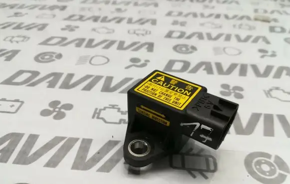 Toyota RAV 4 (XA10) Airbag deployment crash/impact sensor 8944150010 8944160010