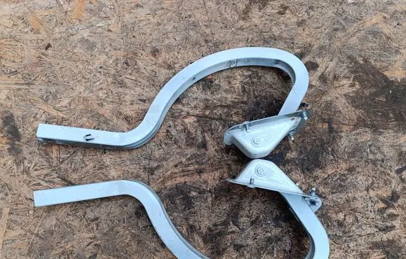 Tailgate/trunk/boot hinge