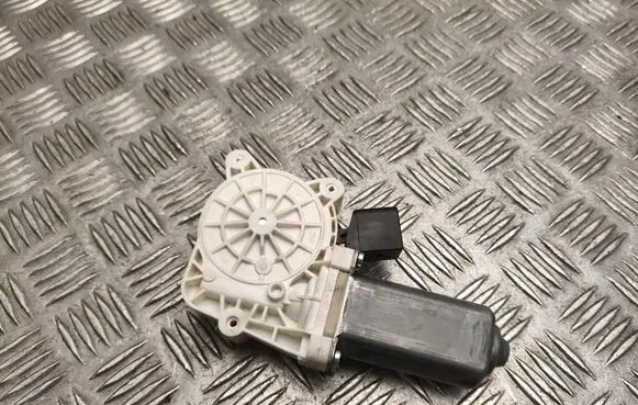 Mercedes-Benz Vito Viano W639 Front door window regulator motor A0009069600