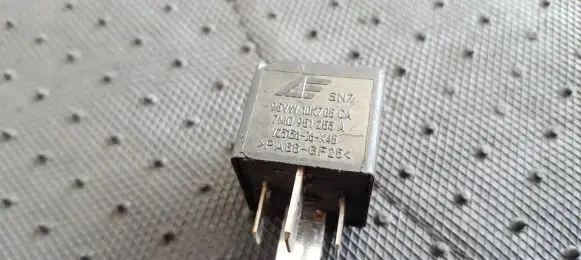Skoda Octavia Mk2 (1Z) Other relay 7M0951253A 95VW10K705CA