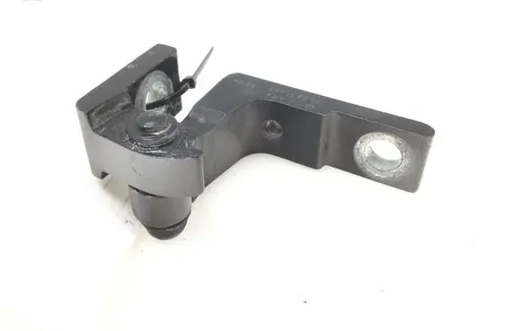 Volkswagen Touareg I Front door upper hinge 7L0831402