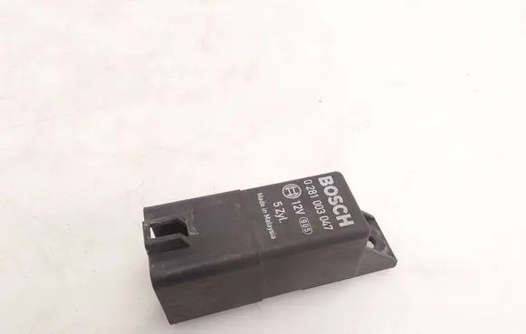 Volvo XC60 Glow plug pre-heat relay 0281003047 30785663
