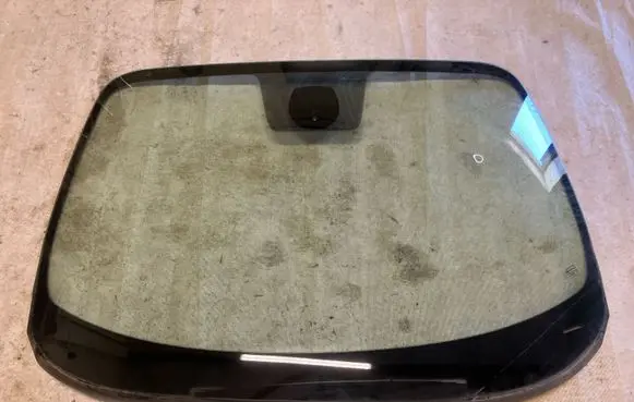 Nissan Juke I F15 Front windscreen/windshield window 