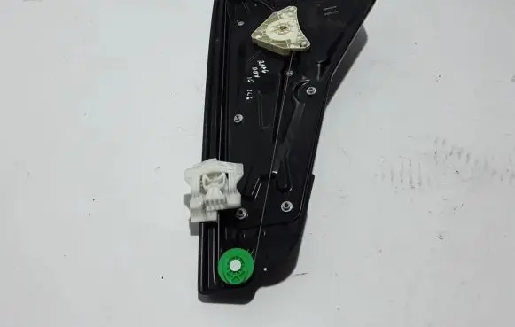 Land Rover Range Rover L322 Rear window lifting mechanism without motor LR013872