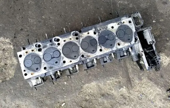 BMW 5 E39 Engine head 