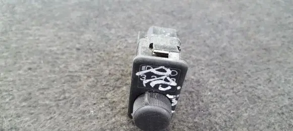 Nissan Primera Headlight level height control switch