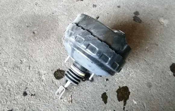 BMW 1 E81 E87 Brake booster 6785644
