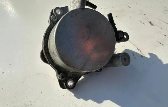 Ford Mondeo MK IV Vacuum pump 7021390500
