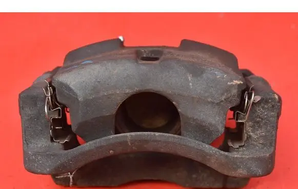 Nissan X-Trail T32 Front brake caliper 