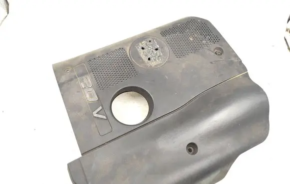 Volkswagen PASSAT B5 Engine cover (trim) 058103724