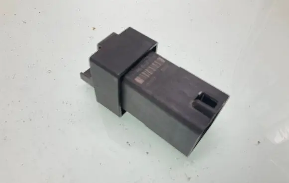 Skoda Fabia Mk3 (NJ) Glow plug pre-heat relay 04B907281 51299067