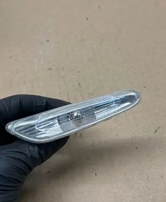 Front fender indicator light