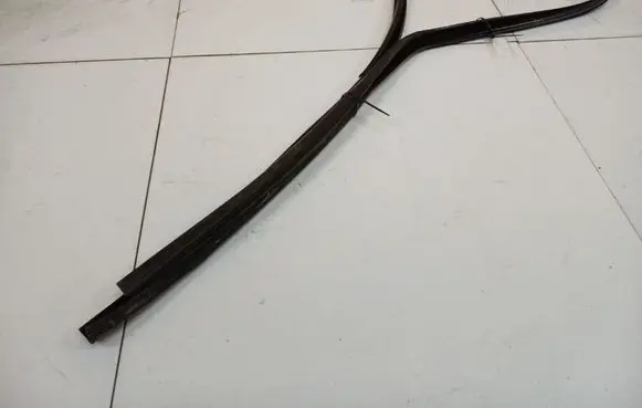 Volvo S60 Rubber seal front coupe door 