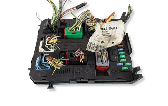 Peugeot 308 SW Fuse module 9664059080
