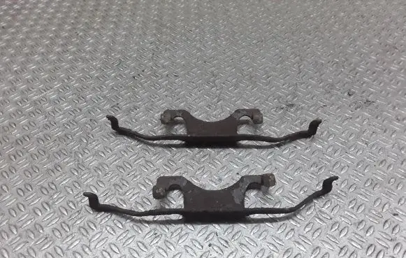 BMW 5 E39 Rear brake pad spring 