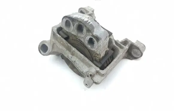 Mazda CX-5 Engine mount bracket