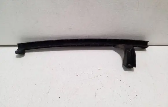 Audi Q2 - Rear door windshield rail 81A839067