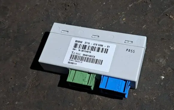 BMW X6 E71 Air suspension control unit module (rear) 6785386 00154819 00401482C8