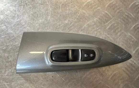 Nissan Juke I F15 Electric window control switch 809611KA0A 254111KA0A