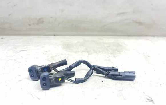 Volvo S60 Windshield washer spray nozzle 