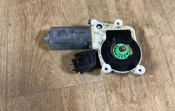 BMW 5 E60 E61 Front door window regulator motor 994441102 6922268 24084604