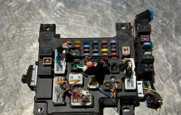 Citroen C-Crosser Fuse module 8637A318