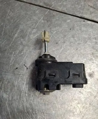 Headlight level adjustment motor