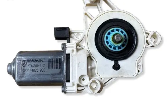 Mercedes-Benz CLS C257 Front door window regulator motor A0009061607