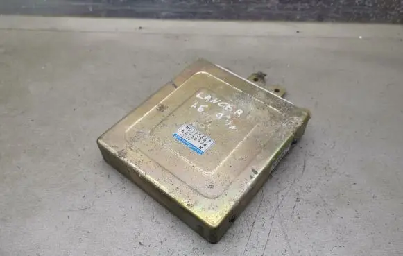 Mitsubishi Lancer Engine control unit/module MD175667 E2T38974