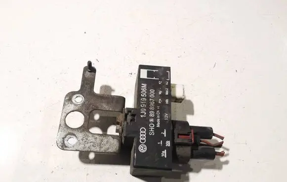 Seat Ibiza IV (6J,6P) Coolant fan relay 1J0919506M