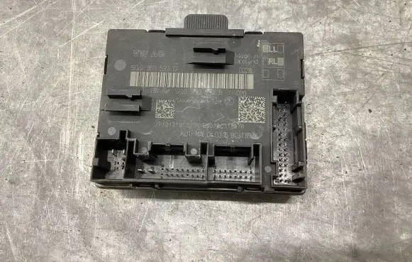 Volkswagen PASSAT B8 Door control unit/module 5Q0959593D 5Q0959593B