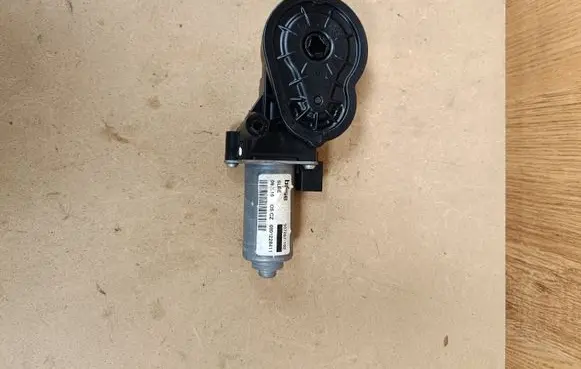 Mercedes-Benz C AMG W205 Seat adjustment motor A0009102309