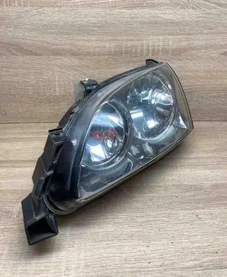 Toyota Avensis T250 Headlight/headlamp 8115005100