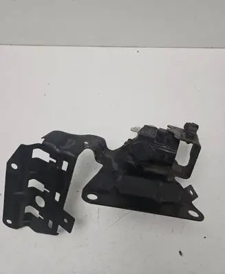 Audi A6 S6 C6 4F Fender mounting bracket 03G131133C