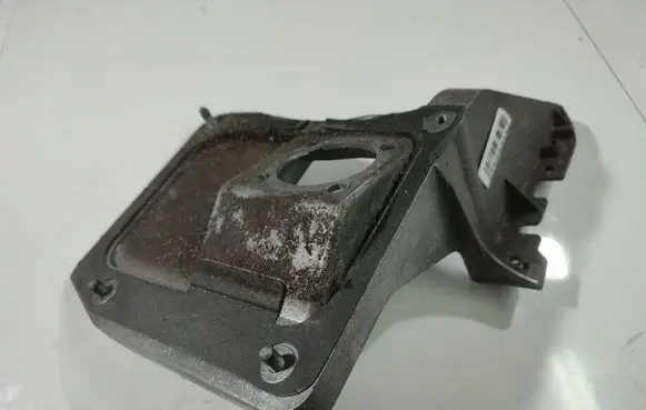 Audi A8 S8 D3 4E Engine mounting bracket 4E1723111