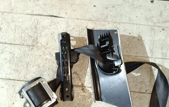 Audi Q7 4L Front seatbelt