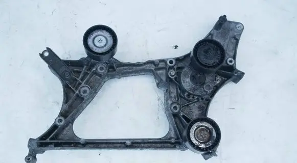 Mercedes-Benz E W212 Generator/alternator bracket A6512011109
