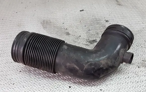 Volkswagen Jetta VI Air intake duct part 07K129684A