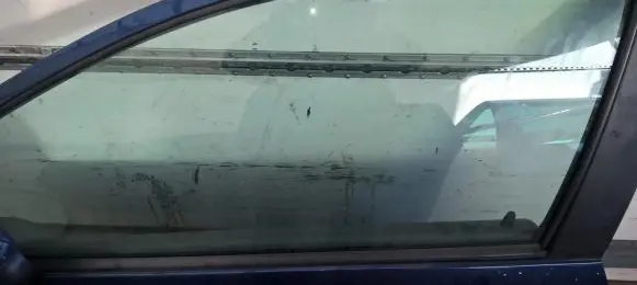 Peugeot 206 Front door window glass four-door