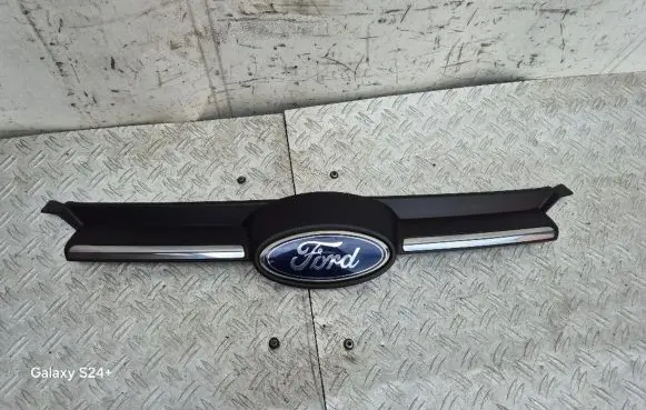 Ford Focus Front bumper upper radiator grill BM518200B BM51BA133B