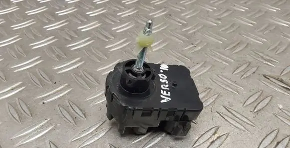 Headlight level adjustment motor