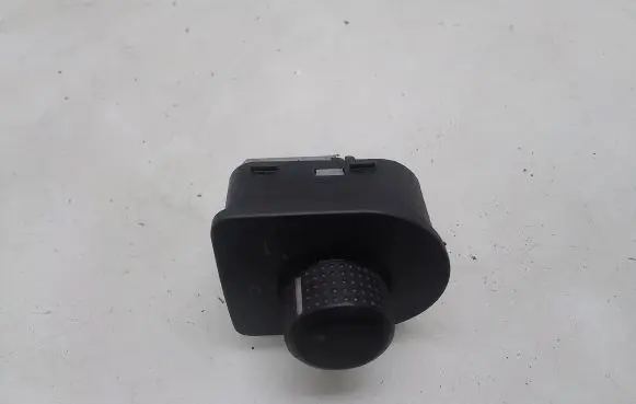 Wing mirror switch