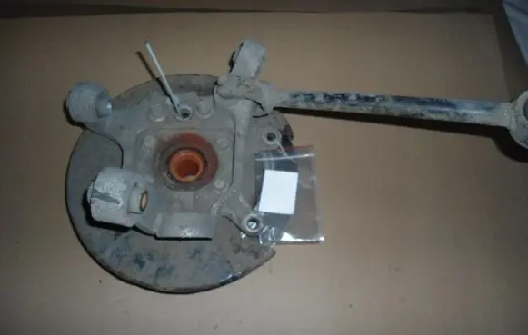 Infiniti G35 Rear wheel hub