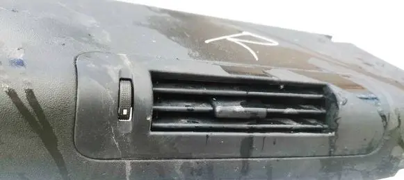 Land Rover Discovery Sport Dash center air vent grill