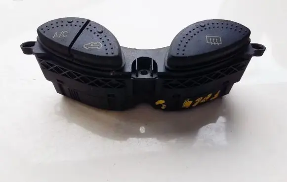 Ford Focus Windscreen/window heater switch 98AG19A945BG