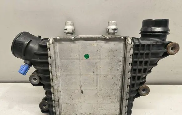 Land Rover Evoque I Intercooler radiator GJ329L440AD