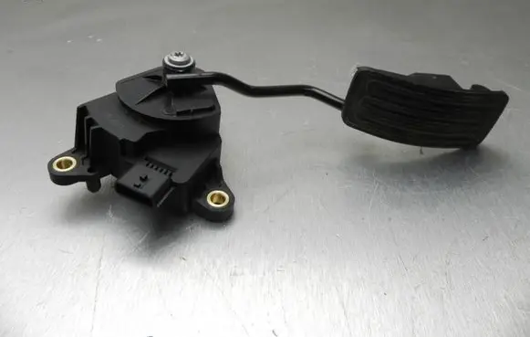 Nissan Qashqai+2 Accelerator throttle pedal 0897B I7550