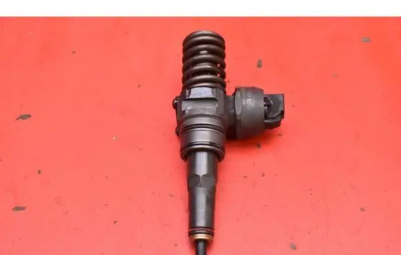 Skoda Octavia Mk2 (1Z) Fuel injector 038130073AG