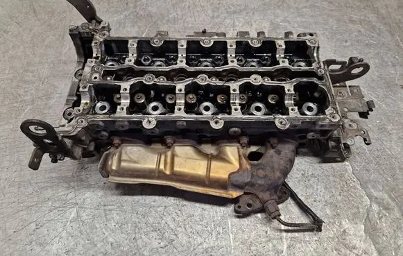 Mercedes-Benz E W212 Engine head R651016 411942411