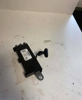 Volvo V50 Aerial antenna amplifier 30737918 28019207